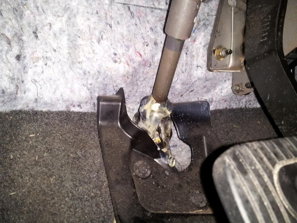 My temporary fix to the intermediate steering shaft clunk Nissan