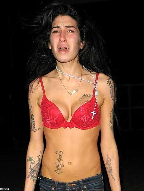 Amy Winehouse Helped By A Doctor