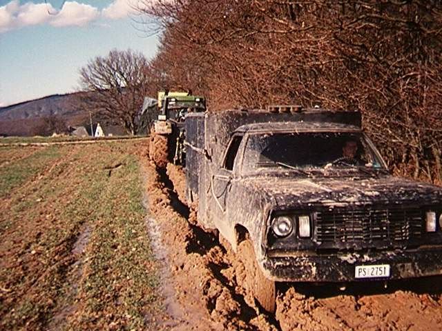 Manual locking hubs vs. Automatic locking hubs