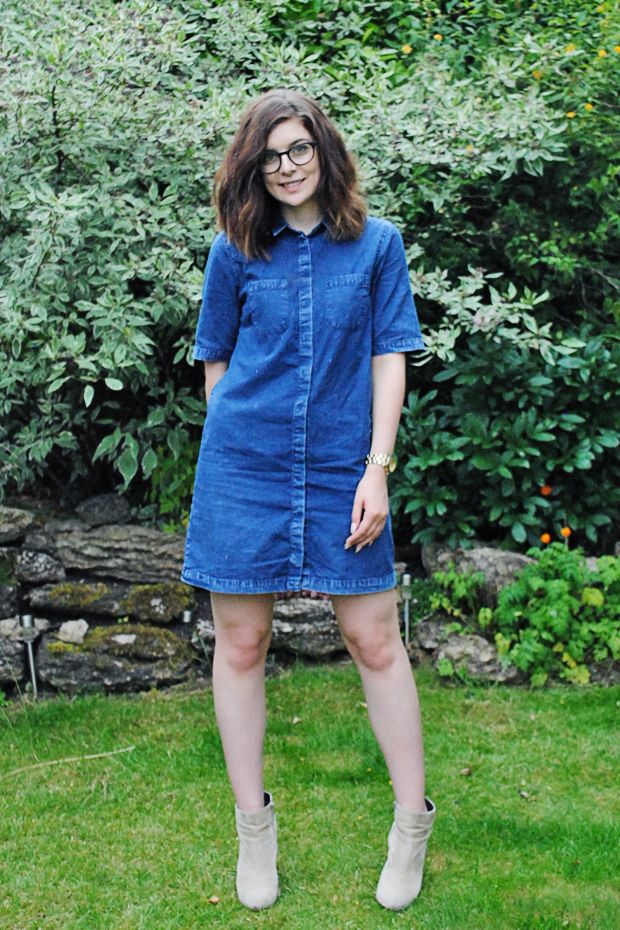 1970s trend denim dress outfit