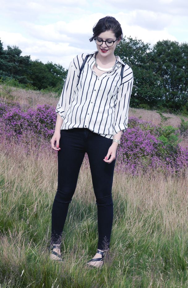 How to style a striped shirt and ripped jeans