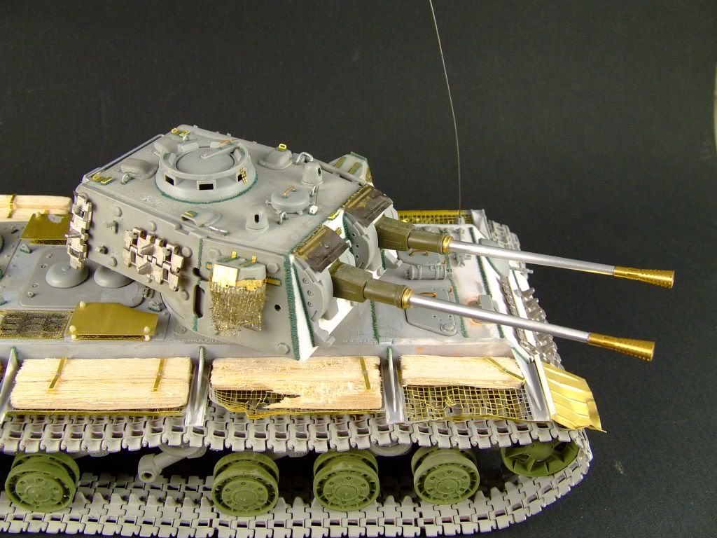 http://i230.photobucket.com/albums/ee274/malnabiker/What%20if%20captured%20converted%20kv1%20double%2037mm%20AA%20gun/Kv1capturedflakdouble37mmgunAAwhatiftrumpeterfull3.jpg