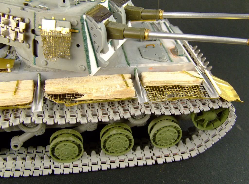 http://i230.photobucket.com/albums/ee274/malnabiker/What%20if%20captured%20converted%20kv1%20double%2037mm%20AA%20gun/Kv1capturedflakdouble37mmgunAAwhatiftrumpeterfull5.jpg
