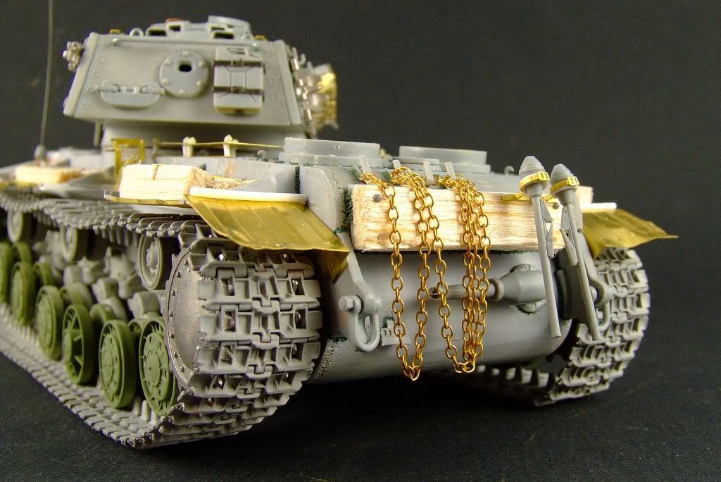 http://i230.photobucket.com/albums/ee274/malnabiker/What%20if%20captured%20converted%20kv1%20double%2037mm%20AA%20gun/Kv1capturedflakdouble37mmgunAAwhatiftrumpeterfull7.jpg
