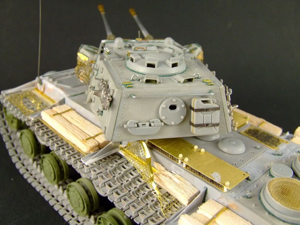 http://i230.photobucket.com/albums/ee274/malnabiker/What%20if%20captured%20converted%20kv1%20double%2037mm%20AA%20gun/Kv1capturedflakdouble37mmgunAAwhatiftrumpeterfull8.jpg