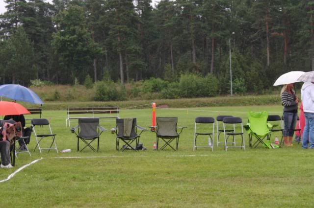 Mycket lediga platser blev det, när regnet vräkte ner