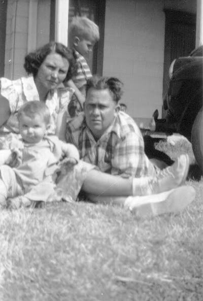 http://i230.photobucket.com/albums/ee307/edgarblythe/35_Sylvia___Roy_with_Jackie___Billy.jpg