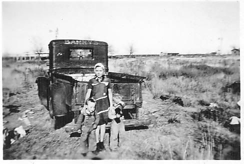 http://i230.photobucket.com/albums/ee307/edgarblythe/JM_Roger_Jimmie1942Abernathy_1_.jpg