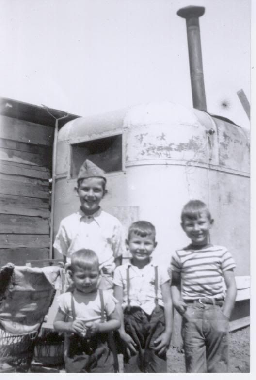 http://i230.photobucket.com/albums/ee307/edgarblythe/Turnersandone.jpg