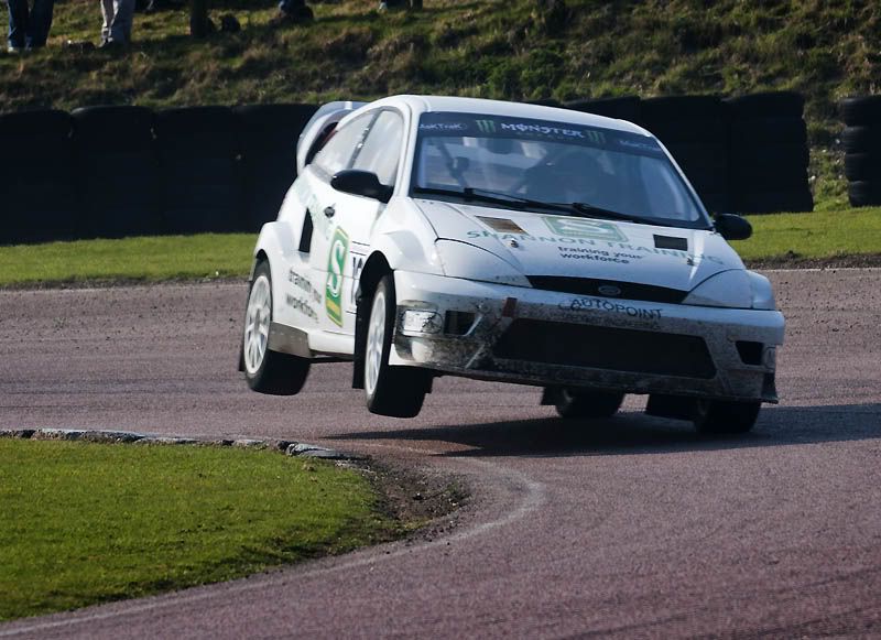 [Image: ShannonRacingWhitetightlycornering2.jpg]