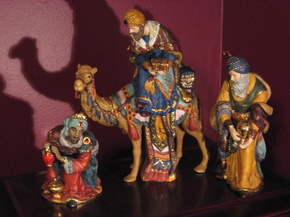 Wise Men at dusk (on the jewelry box)