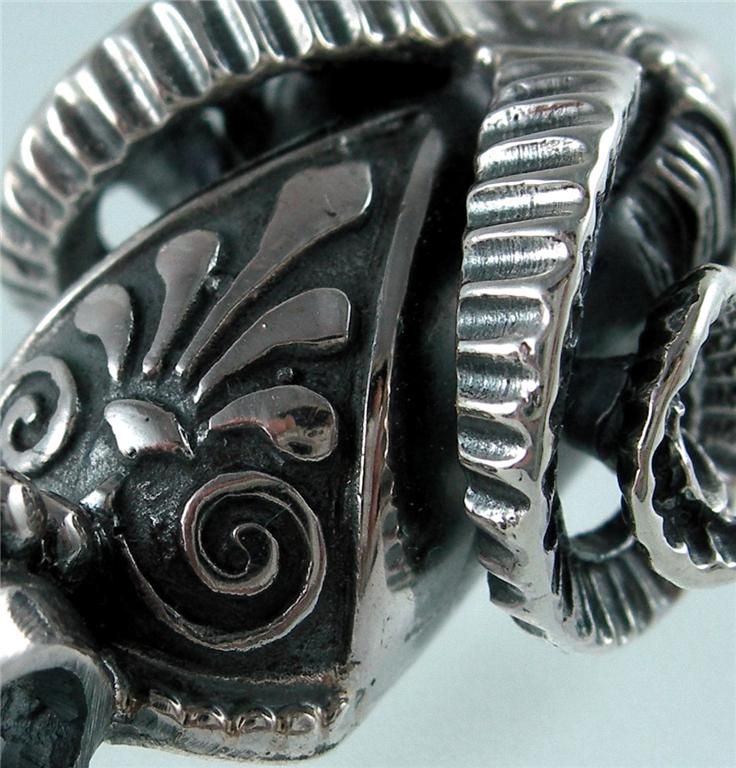 ram torc pendant, ancient greek jewelry, RAM pendentif torque animaux, bijoux grec ancien